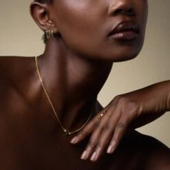 Rym Émeraude -Olivia Jewelry 4 5 WEB NEBULEUSE DUNES790491copie addeac39 03d0 4611 b1fa c50022336951